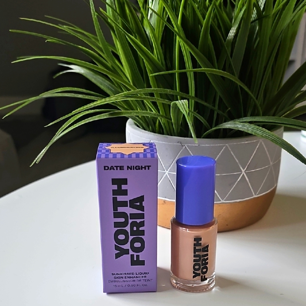 NWT Youth foria Date Night Illuminating Sunkissed Liquid Skin Enhancer